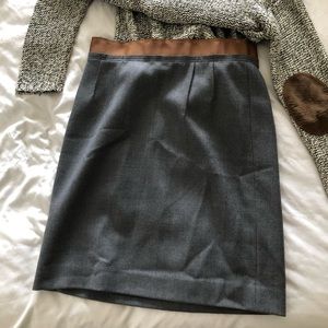 3 for $10!💕 Stunning LOFT pencil skirt